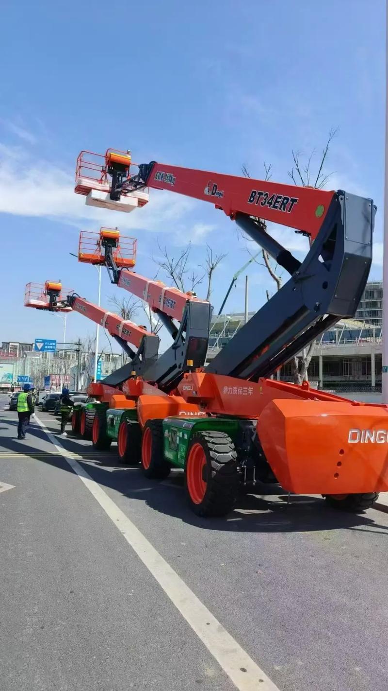 天津塘沽區(qū)登高車租賃指南 136型號高空作業(yè)車解析
