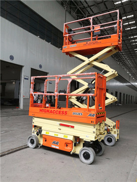 電動剪叉式高空作業(yè)車 現(xiàn)代高空作業(yè)的安全高效解決方案